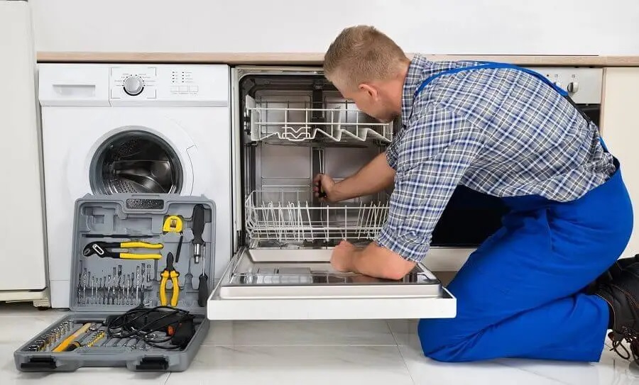 Hendek Luxell servisi teknisyen ekibi beyaz eşya tamiri yaparken